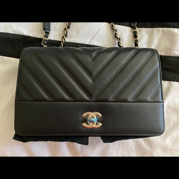 Chanel Chevron Flap Bag - Picture 2 of 7